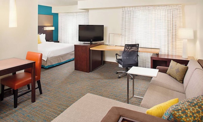 Livonia Hotel | Comfort & Value! 3 Studio Queen Rooms w/ Kitchen, Pets Are Welcome