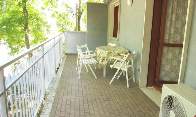 Grado Pineta Apartamento | Comodidad con terraza en Grado Pineta - Beahost