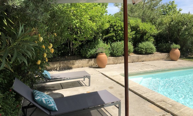 Villeneuve-les-Avignon Apartamento | Estudio de diseño confortable, tranquilo en Provenza, cerca de Aviñón.