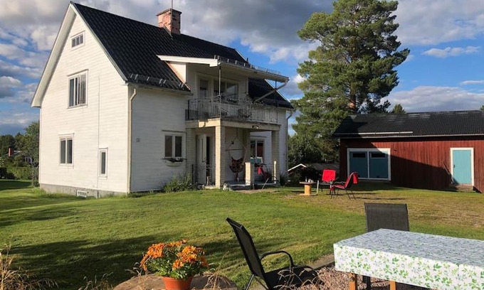 Oje Casa | Comfortabel Zweeds huis met sauna en houtkachel.