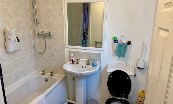 Healey Lane Casa | Comfortable 1-Bed Retreat in Batley - sleeps 3