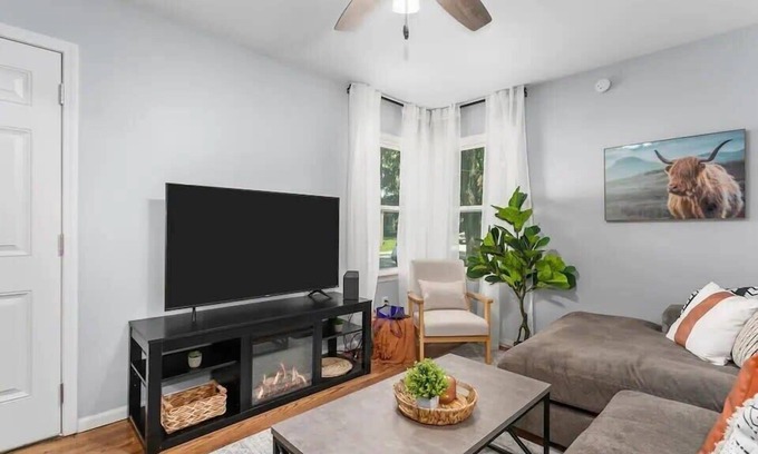 Independence Casa | Charming 1 BR/1 BA property| Mins to Kauffman