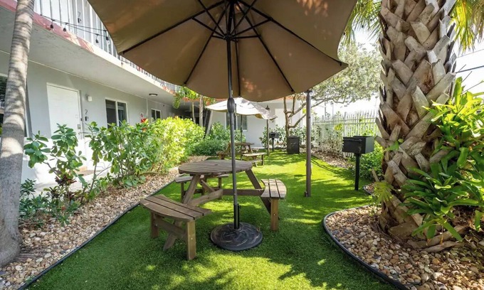 Central Oakland Park Apartamento | Comfortable 1-Bedroom Apt near Beaches, Dining & Shops