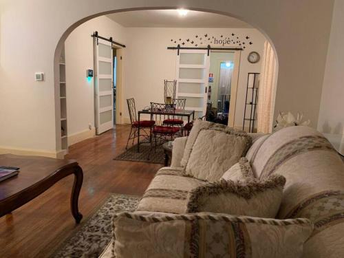 Indianapolis Casa | Comfortable 2-Bdrm Spacious Home with Wifi & Patio