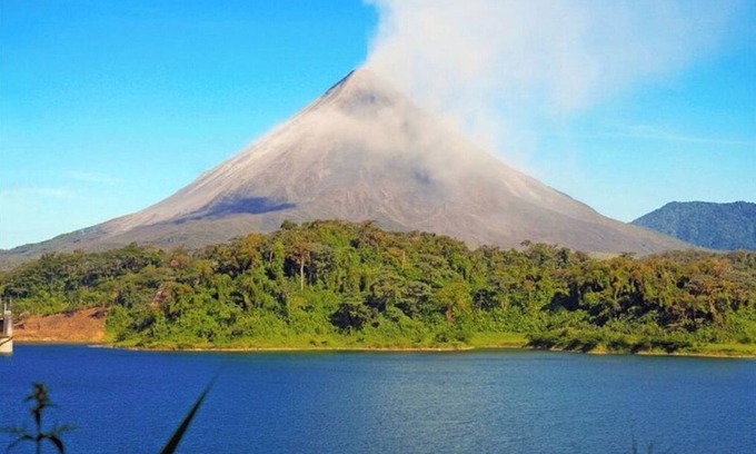 Arenal Casa | Comfortable 2 Bedroom/2 Bathroom house with a balcony breathtaking views of lake