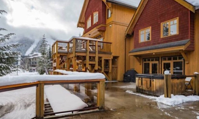 Rossland Condominio | Comfortable 2-bedroom suite!