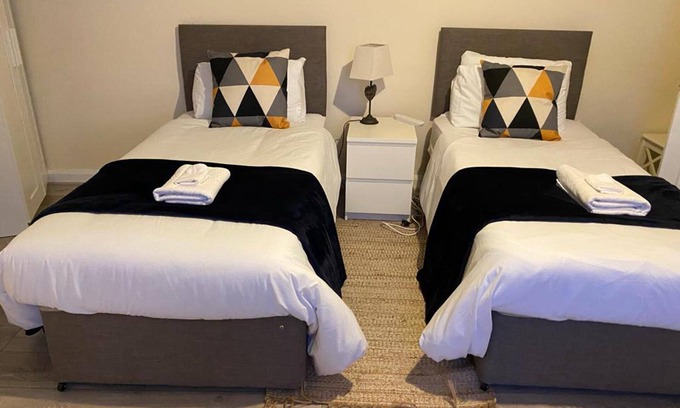Leeds Casa | Comfortable 2beds House 4 Contractors & Staycation