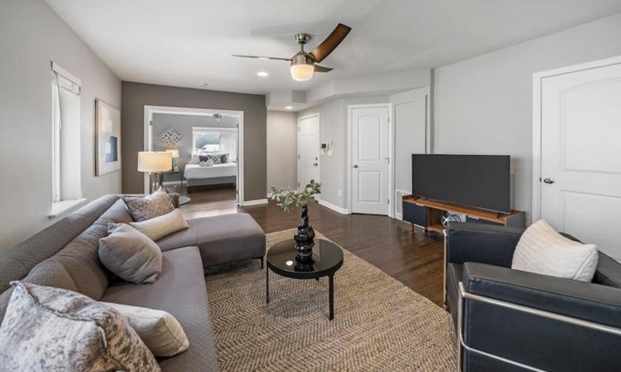 Mount Auburn Apartamento | Comfortable 2BR Condo near City Center