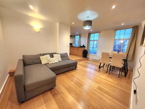 Stockwell Apartamento | Comfortable 2BR Flat - 1 Min to Tube, Sleeps 6