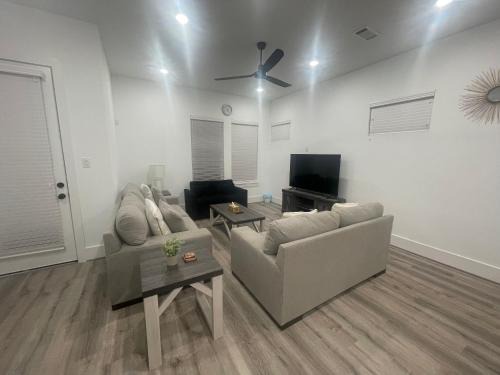 OST - South Union Casa | Comfortable 3 BR - Heart of Texas Medical Center