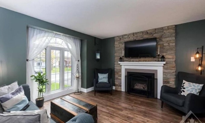 Arnprior Casa | Comfortable 3bed home in the Ottawa Valley