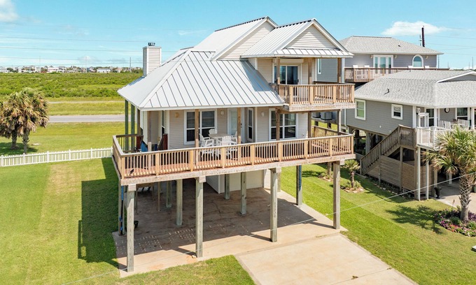 Spanish Grant Casa | Comfortable 3rd Row Home w/ Easy Walk to the Beach