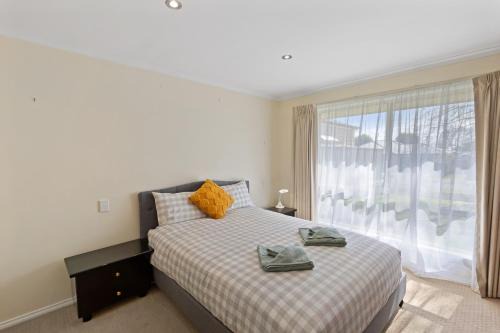 Mount Gambier Casa | Comfortable 4-Bedroom Home with Backyard Escape