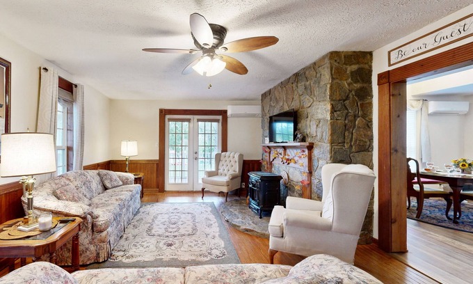 Weaverville Casa | Comfortable 5 Bedroom retreat close to local attractions
