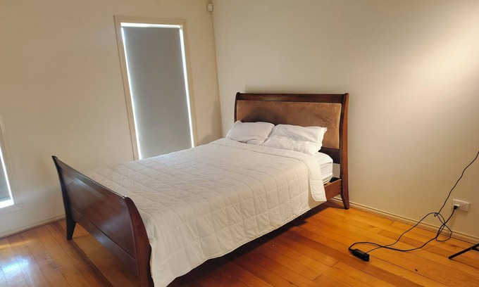 Point Cook Casa | Comfortable 5 Bedroom House Point Cook