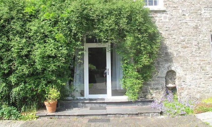 Pencader Apartamento | Comfortable Airy 5-Bed Apartment in Llandysul