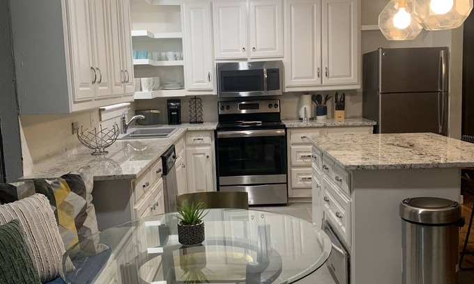 Folly Field Casa | Comfortable and bright. Convenient mid-cities location.