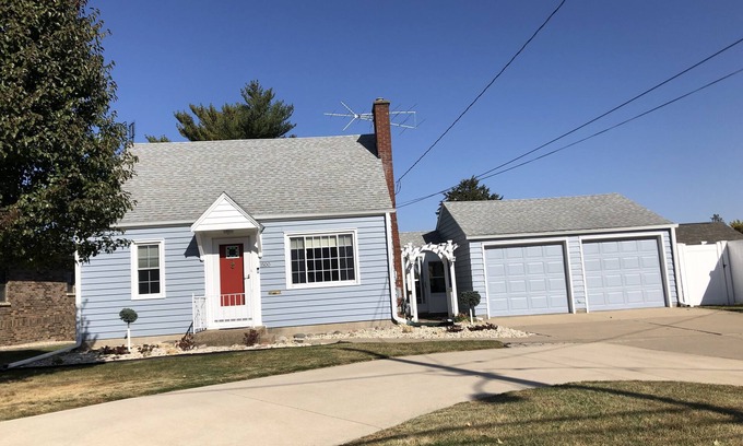 Dubuque Casa | Comfortable and convenient 2 bedroom home with an office and off-street parking