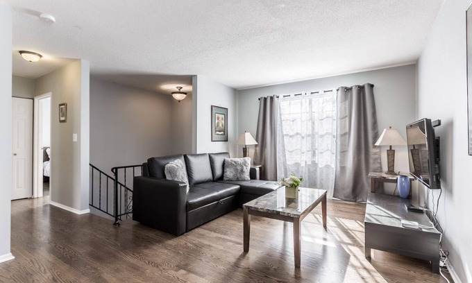 Lenexa Casa | Cómodo y elegante dúplex 3BDR, unidad n. ° 2