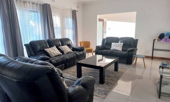 Gweru Casa | Estancia cómoda y lujosa