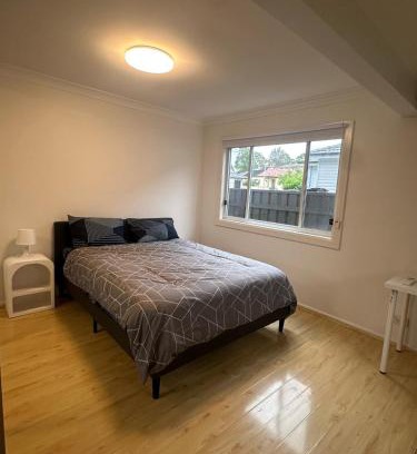 South Wentworthville Casa | Comfortable and Spacious Queen Room - SW2