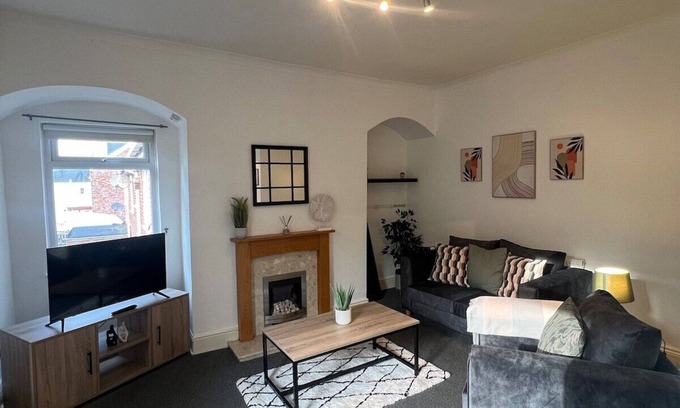 Newcastle-upon-Tyne Apartamento | Comfortable and spacious home. FREE Parking.