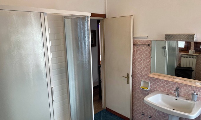 Arenzano Apartamento | Comfortable and spacious penthouse with terrace overlooking the sea in the historic center