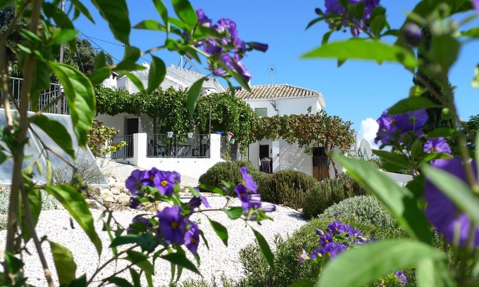 Iznajar Otro | Cómoda y espaciosa casa de campo tradicional con vista espectacular y premio.