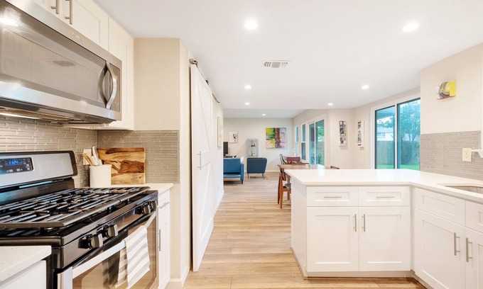 Austin Casa | Comfortable and Spacious - Extended Stays Welcome