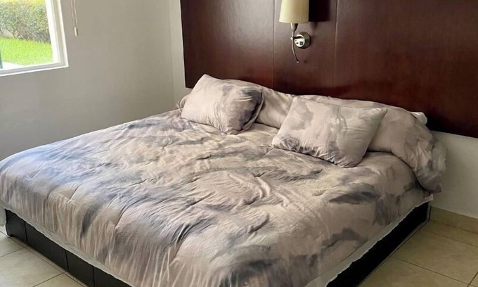 Paraíso Escondido Apartamento | COMODO DEPARTAMENTO CON ALBERCA, TINA CON HIDROMASAJE, TV 70” Y MÁS