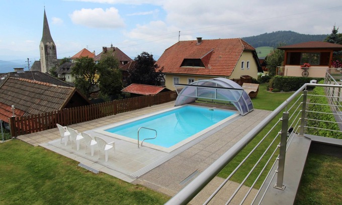 Liebenfels Apartamento | Comfortable apartment with large balcony and pool