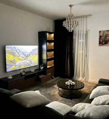 Al Nahda Apartamento | Comfortable Apartment Bedroom And Spacious Living Room Family and Couple