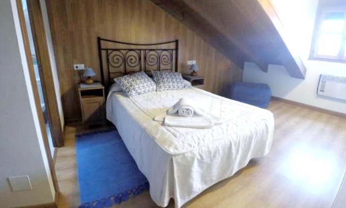 Municipio de Parres Apartamento | Comfortable Apartment in Llanes with Mountain View, 45 m²