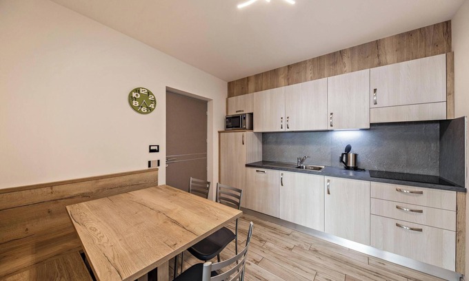 Predazzo Apartamento | Cómodo apartamento "Vacanze Arcobaleno - Verde" con vistas a la montaña