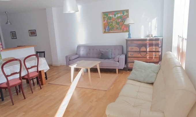Pedregalejo Playa Condominio | Cómodo piso reformado a 2 pasos de la playa