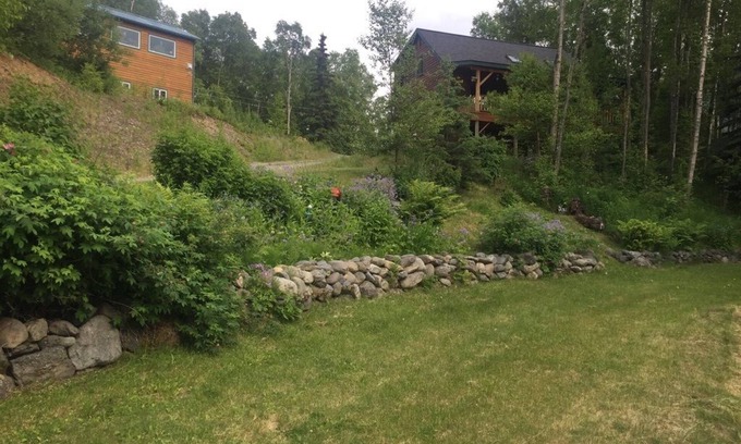 Chugiak Apartamento | Comfortable apartment with spectacular mountain and ocean views.