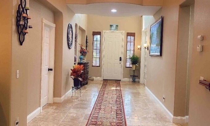 Eastvale Casa | Comfortable Avon on the first floor with private bathroom and office area + TV