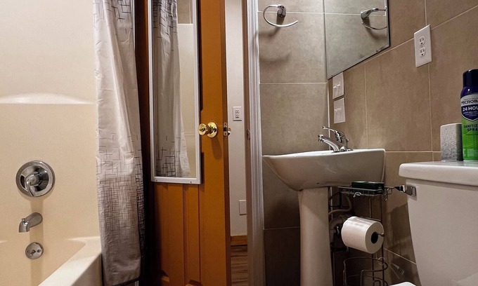 Mill Spring Cabina | Comfortable cabin in the mountains of North Carolina, located near TIEC.