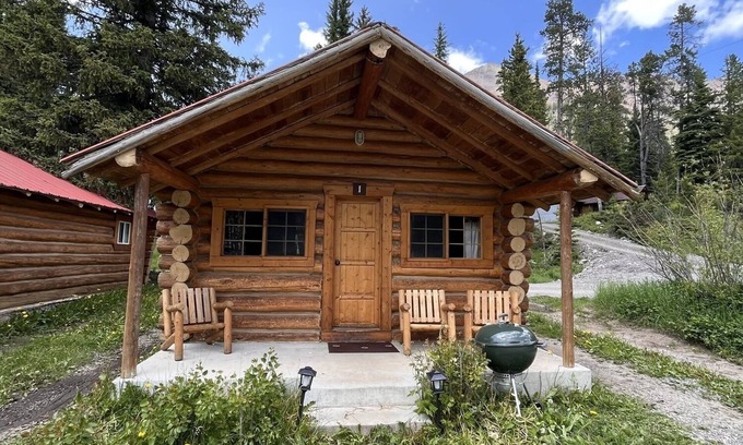 Cooke City-Silver Gate Cabina | Comfortable Cabin next to Yellowstone National Park