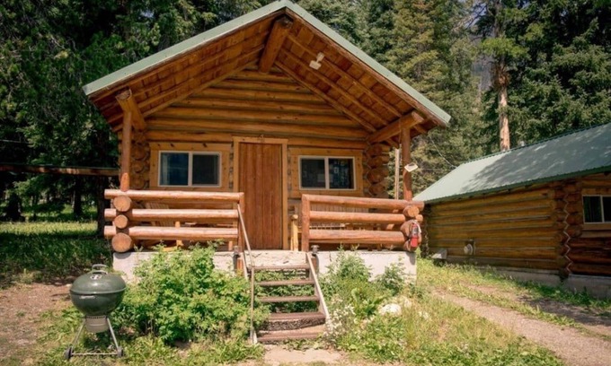 Cooke City-Silver Gate Cabina | Comfortable Cabin next to Yellowstone National Park