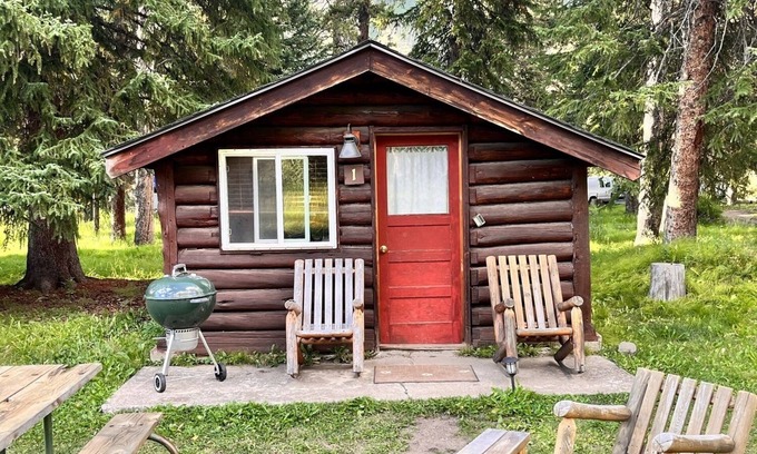Cooke City-Silver Gate Cabina | Comfortable Cabin next to Yellowstone National Park