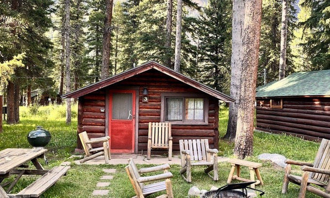 Cooke City-Silver Gate Cabina | Comfortable Cabin next to Yellowstone National Park