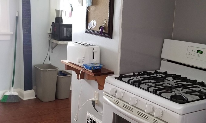 Ottawa Apartamento | Comfortable, charming 2 bedroom upper duplex in Toledo, Ohio.