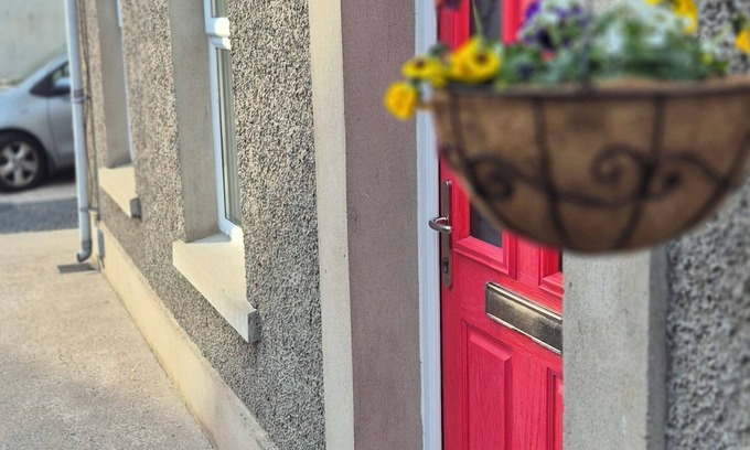 Newtownards Casa | Comfortable Cottage Stay Outside Belfast | Private Parking & Sleeps 4 guests