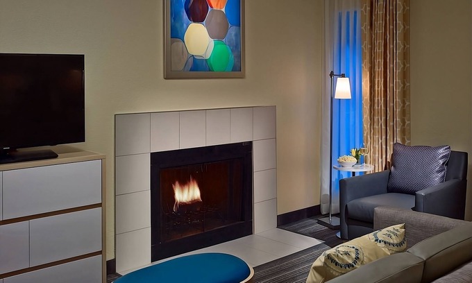 Omaha Hotel | Comfortable Countryside Stay! Onsite Pool, Free Breakfast, Pets Allowed