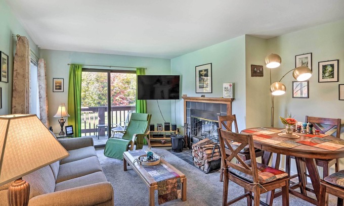West Dover Apartamento | Comfortable Dover Apartment: Walk to Mt Snow!