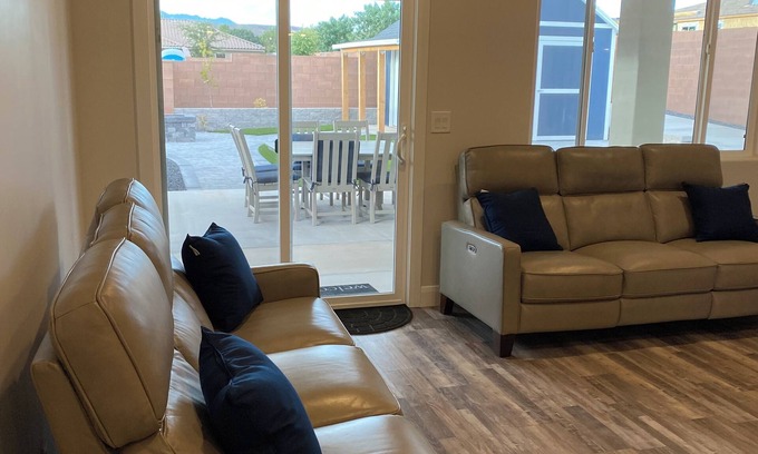 Hurricane Casa | Charming, NEW, 3 BD, 2BA Home