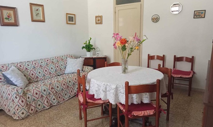 Marsala Casa | Comfortable facility in quiet setting. Large outdoor space, a few kilometers from the sea