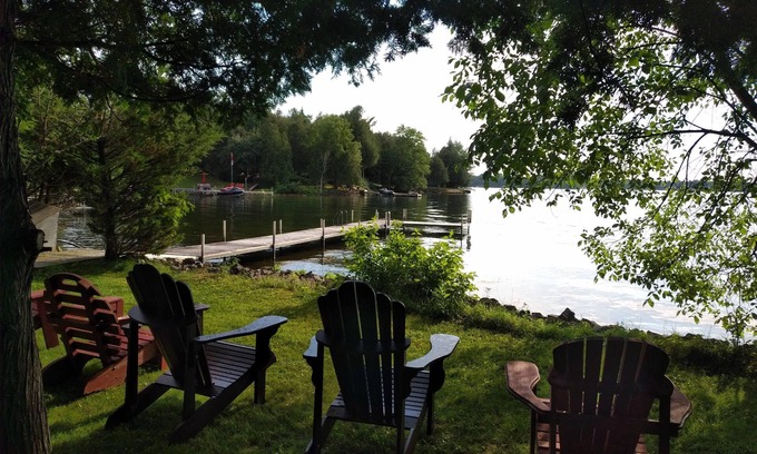 Rideau Lakes Cabaña | Comfortable family cottage on Big Rideau Lake