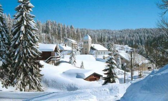 Lamoura Apartamento | Cómodo nivel de jardín directamente en el campo de nieve y el sendero de fondo